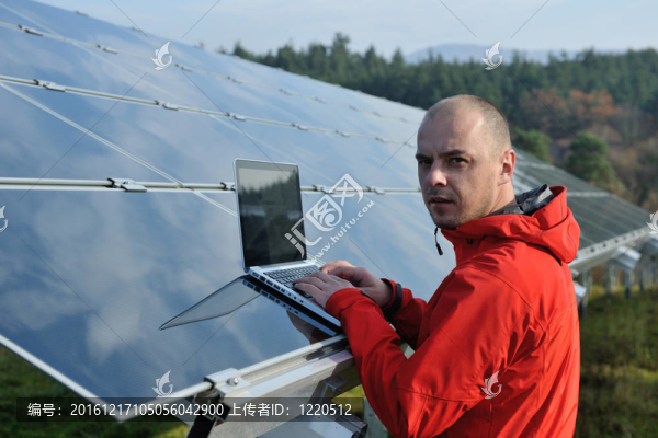 太陽能電池板廠用筆記本電腦工程師