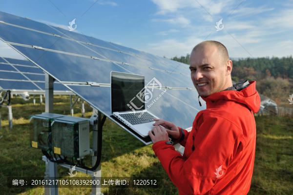 太陽能電池板廠用筆記本電腦工程師