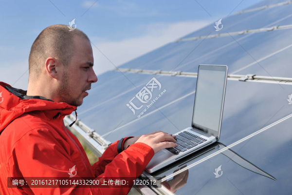 太陽(yáng)能電池板廠用筆記本電腦工程師