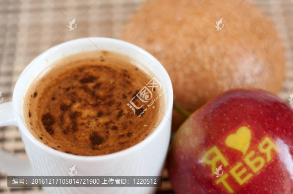 咖啡和蘋果的題詞我愛你在俄羅斯