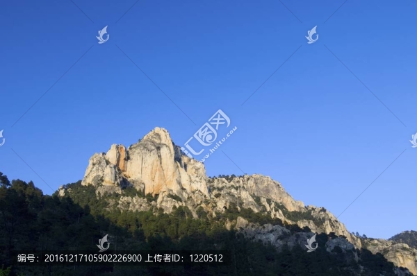 巖石上