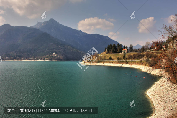 湖伊德羅。