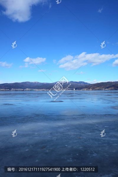 結(jié)冰的湖