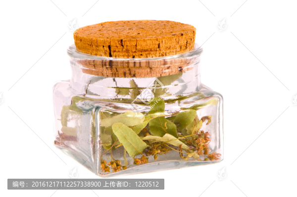 孤立的玻璃瓶和菩提花茶