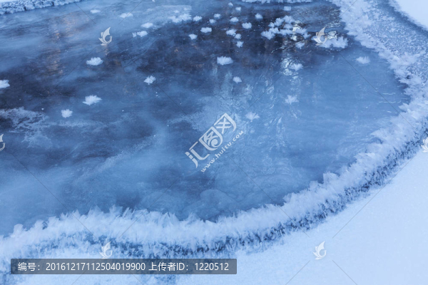 結(jié)冰的湖