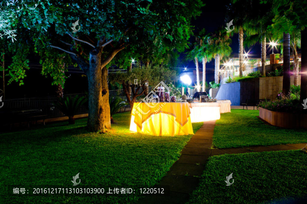 花園里的餐桌