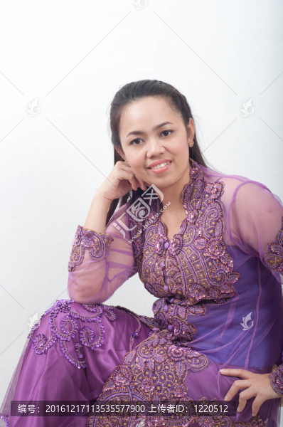 亞洲的泰國女紫色穆斯林服飾-,banduang