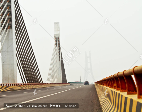 大霧天氣黃河大橋交通