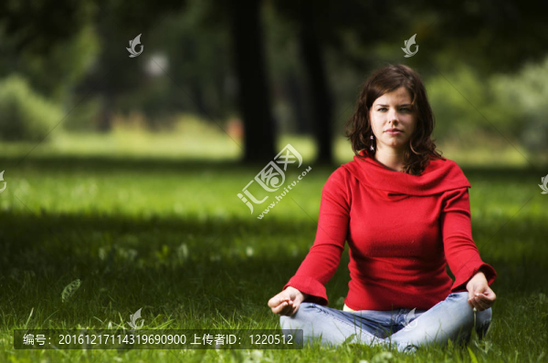 年輕女子做瑜伽