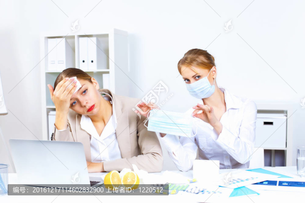 在工作場所有感冒和流感的人