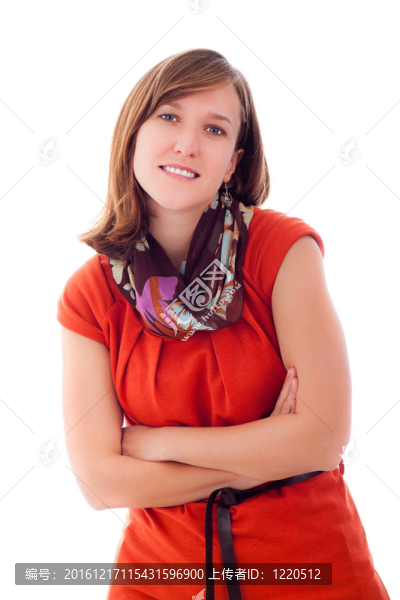 微笑的女人在休閑橙色連衣裙