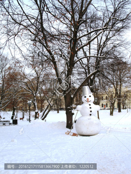 公園里的大雪人