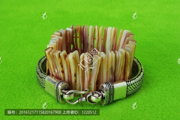 一雙風(fēng)格手鐲