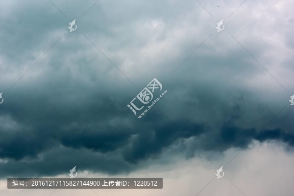 Thunderclouds的背景