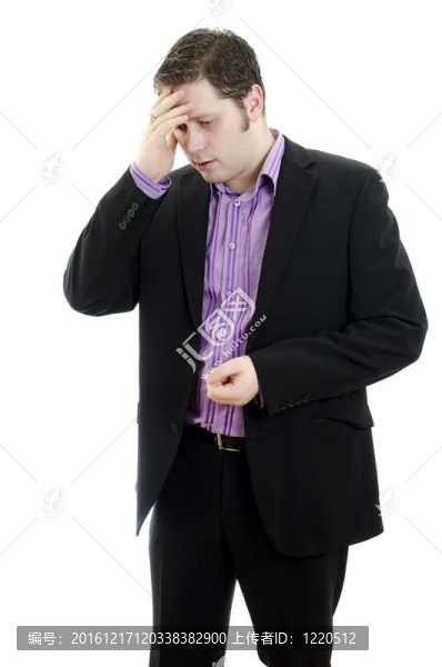 一個年輕的商人從工作中沮喪的肖像。白色背景隔離