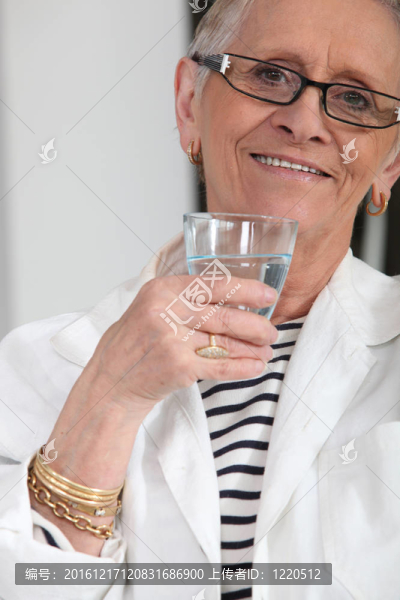 高級女子飲用水