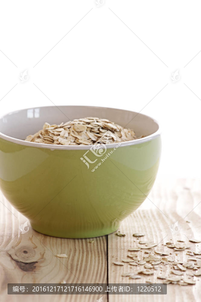 綠色碗中的燕麥