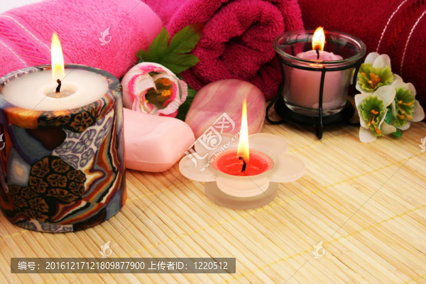 毛巾；肥皂；鮮花；蠟燭