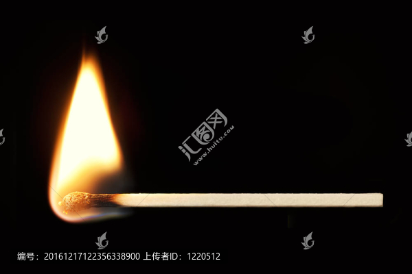 燃燒火柴水平超過黑色