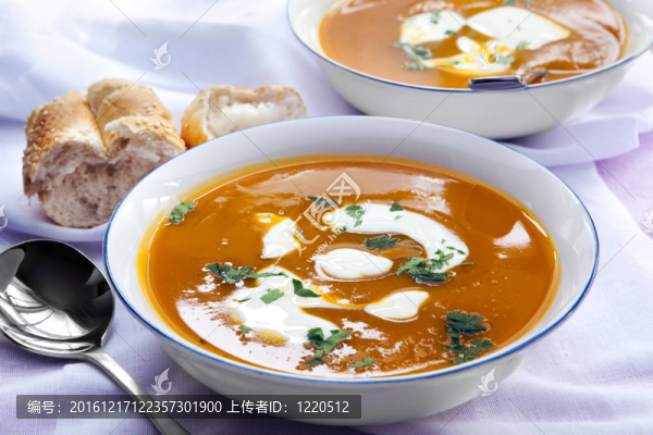 碗南瓜面包湯