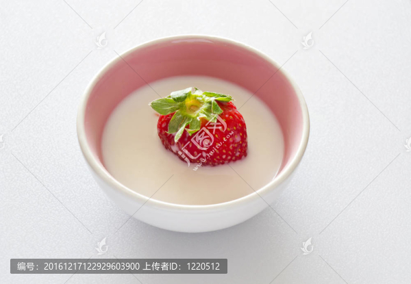 草莓牛奶