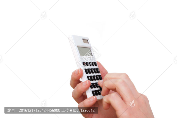 女性手里拿著計算器
