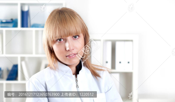 一位漂亮女醫(yī)生的畫像