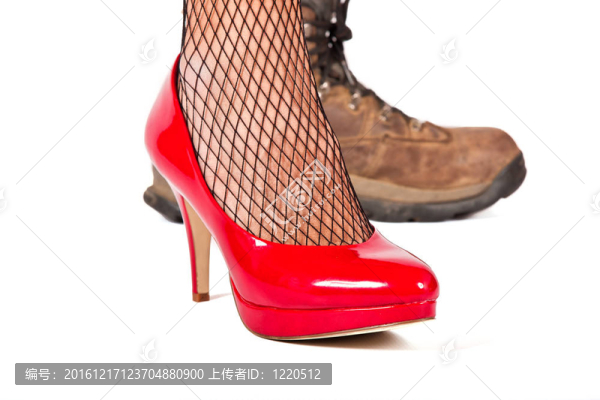 棕色的步行鞋，紅色的鞋stilletto