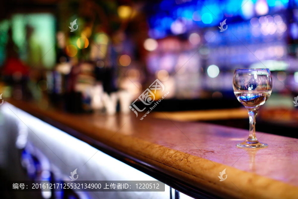 酒的成分，餐廳里的黃酒