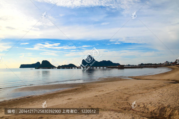 海灘的前面