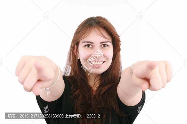 女商人手指指著你看相機。白色背景孤立