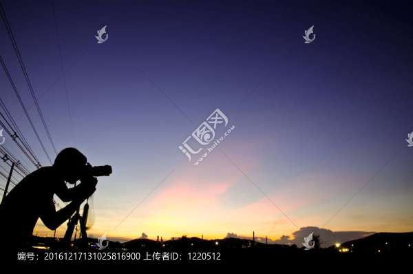 日落攝影師剪影