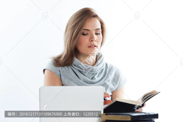 一個年輕的女學(xué)生