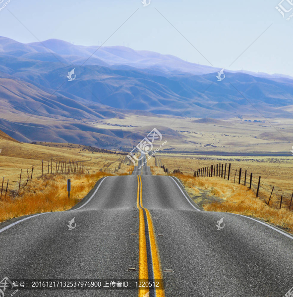 加州的草原和山脈；道路網(wǎng)