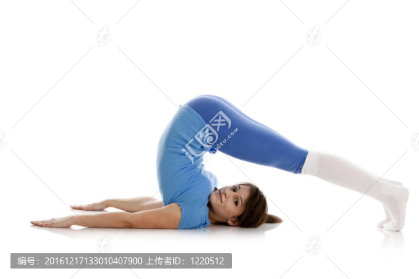 練習瑜伽的女孩形象
