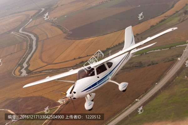 小飛機(jī)飛行
