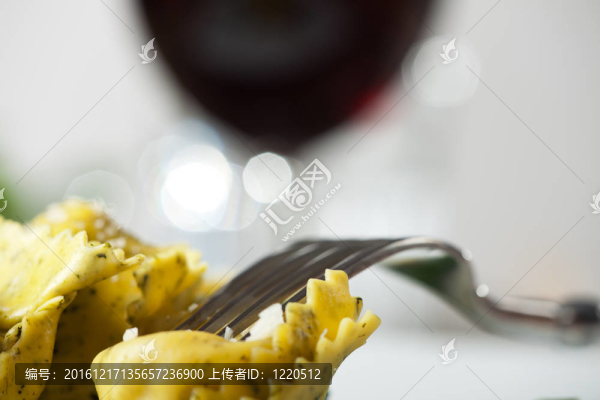 豆莢和西蘭花餃子