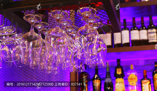 酒吧前臺(tái)