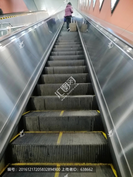 自動滾梯