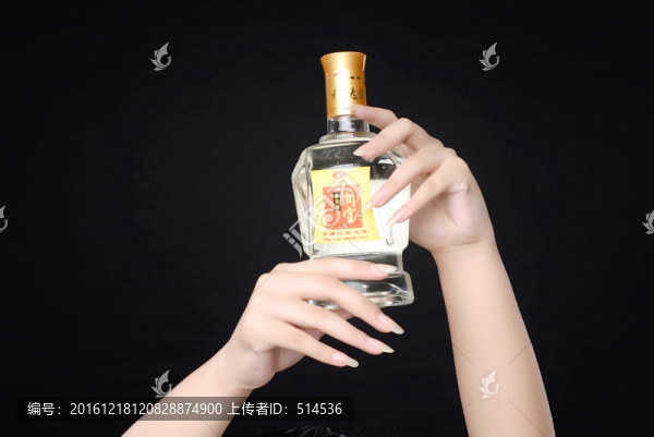 手模特美手美甲酒類產(chǎn)品拍攝
