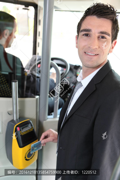 上下班刷卡他的電車票
