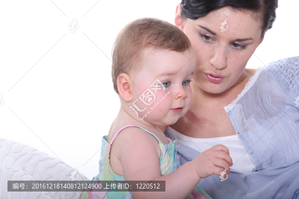 母親與她的女嬰