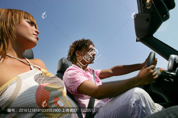 敞篷車(chē)情侶
