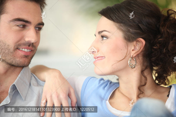 夫妻互看