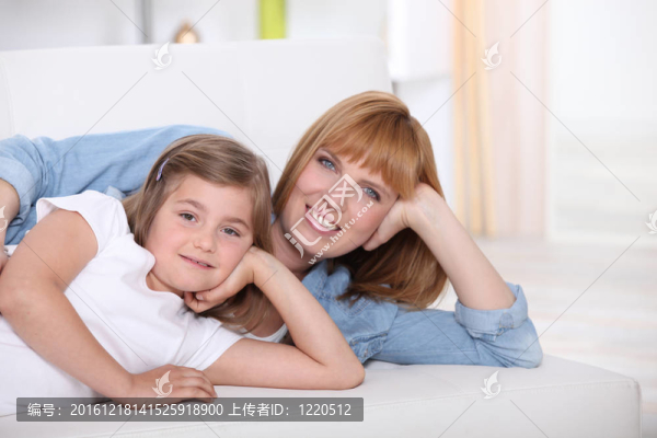 母親與女兒共度美好時光