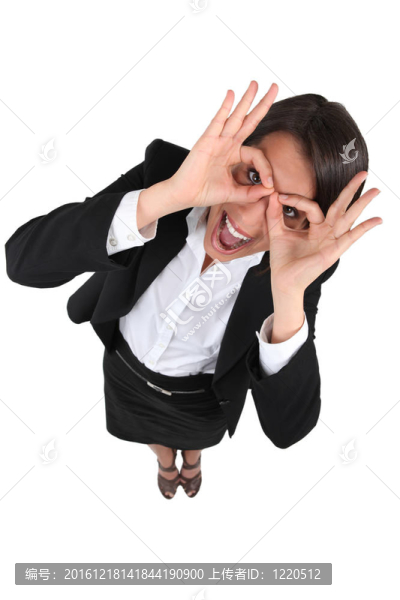 女人捂著眼睛