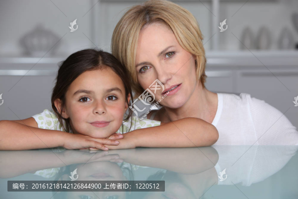家中母女