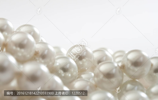 白色珍珠項(xiàng)鏈