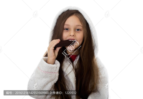 小女孩吃