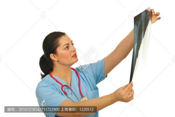 檢查X射線的女人